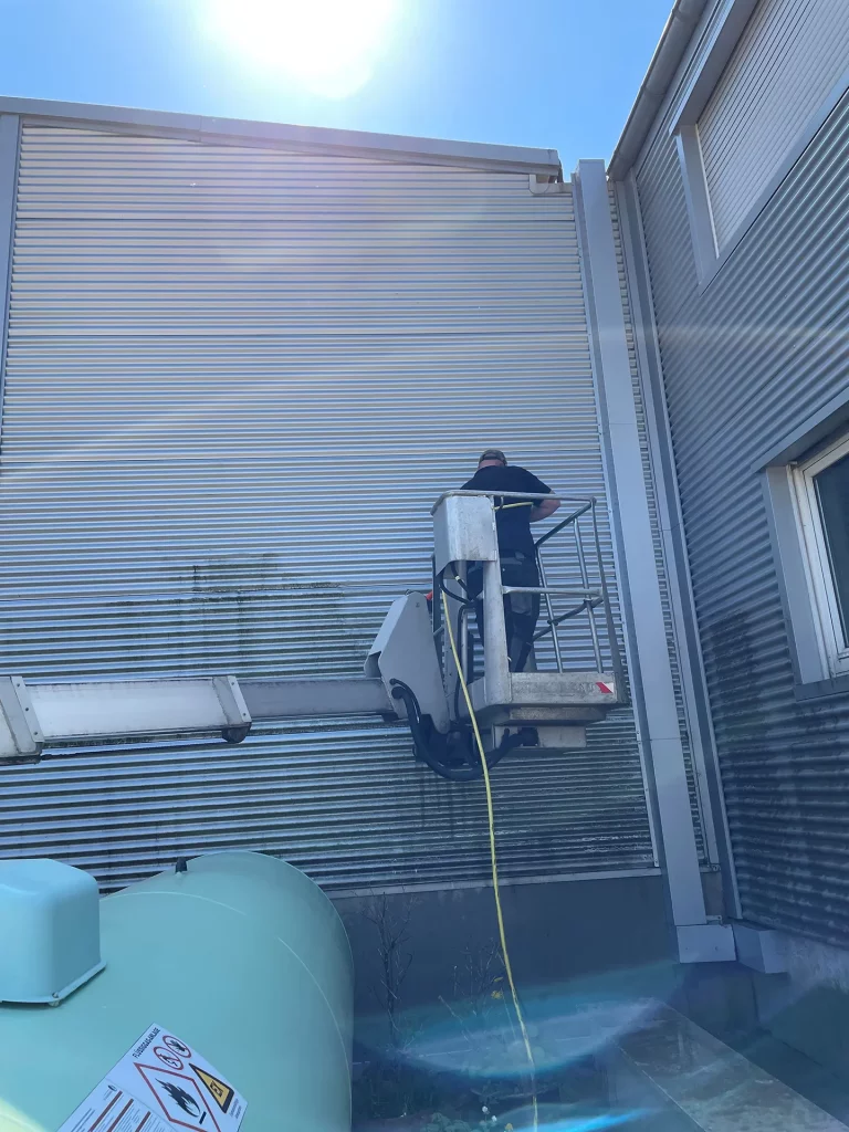 Metallfassadenreinigung_2
